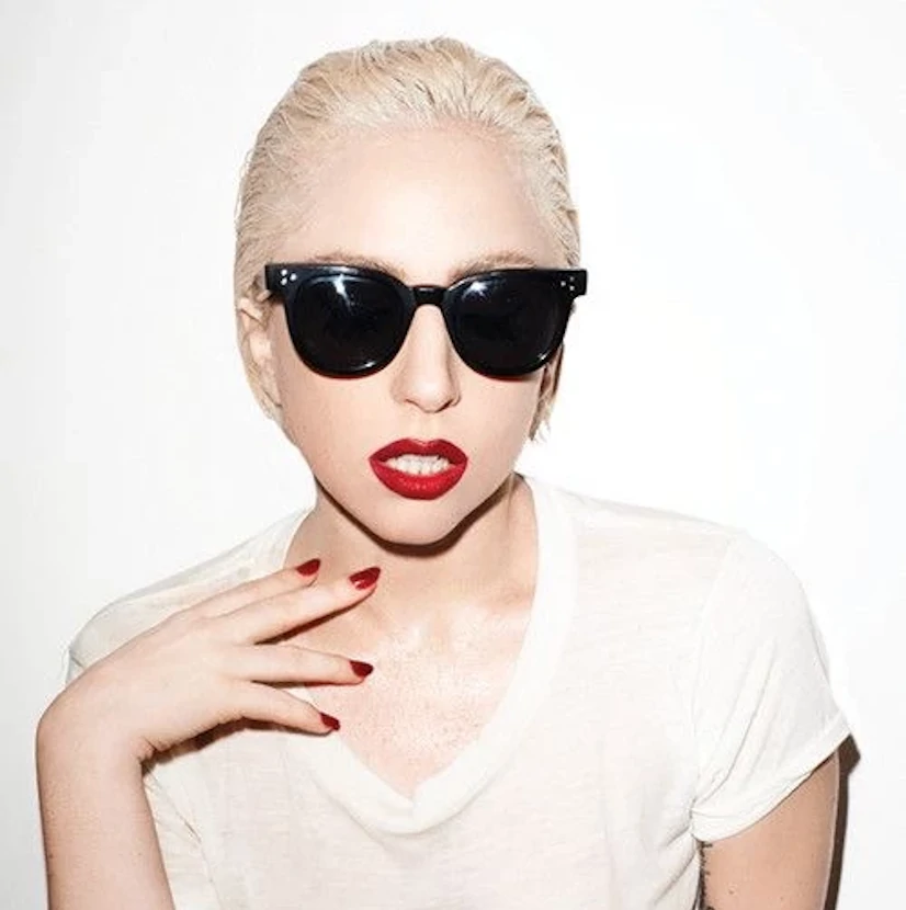 lunettes Julius Tart portées par Lady Gaga